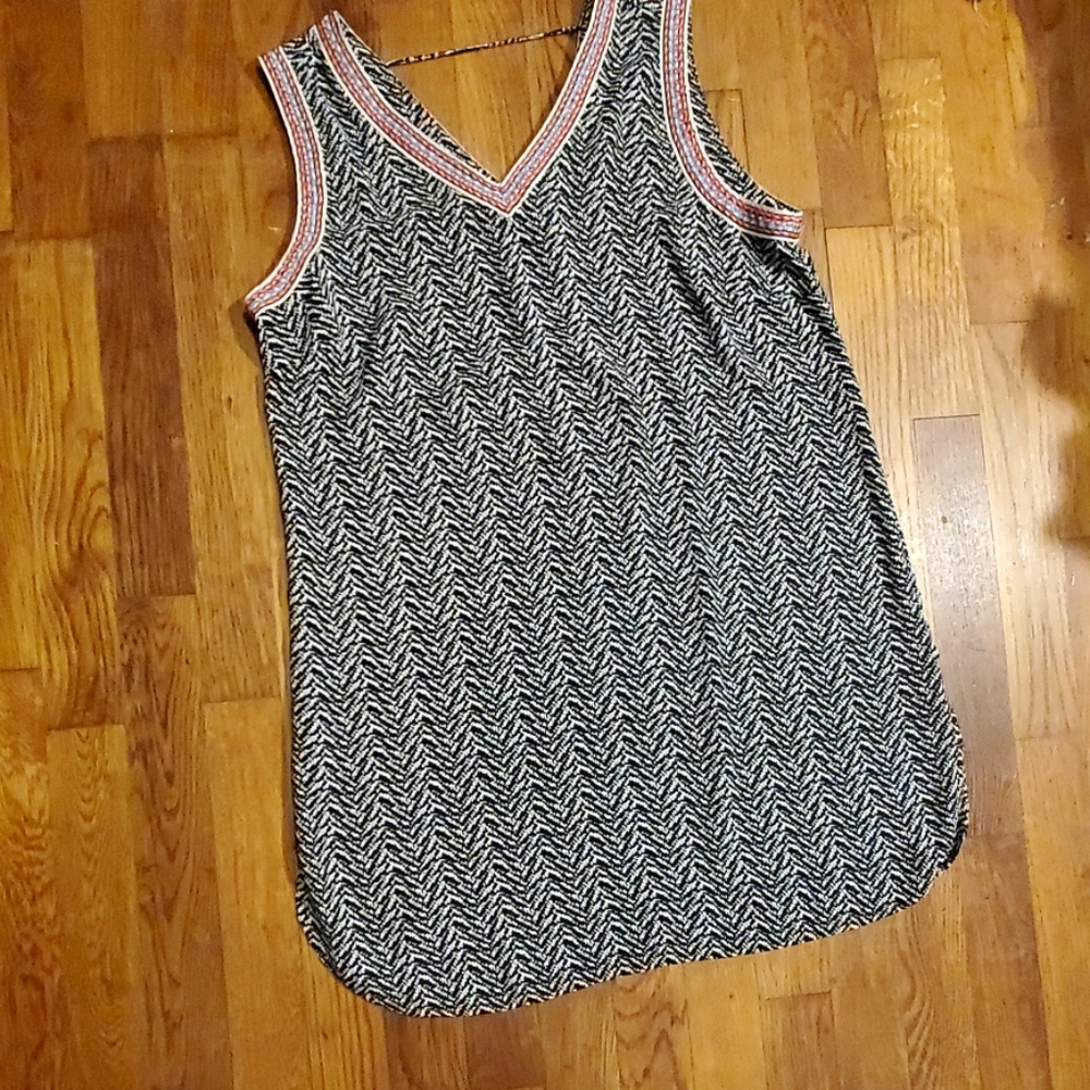 Limited stitched accent sleeveless v-neck tunic S
